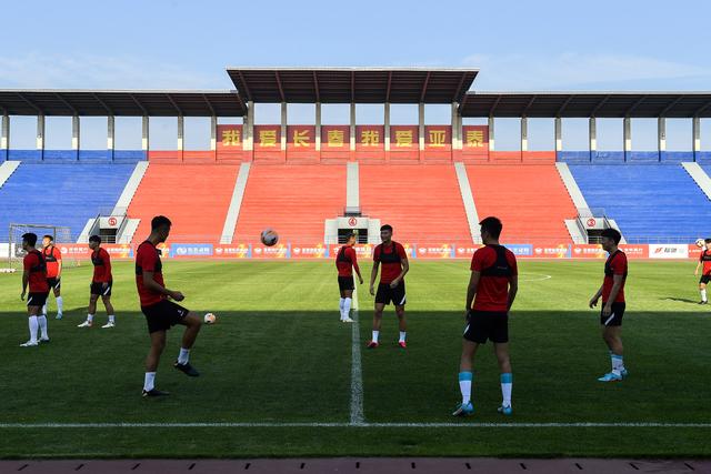 talkSPORT：梅西35岁后世界杯进10球，C罗世界杯总计打进8球